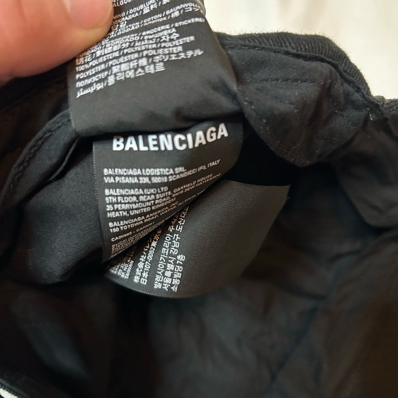 BALENCIAGA “BE DIFFERENT” APPLE LOGO HAT - Picture 4 of 6